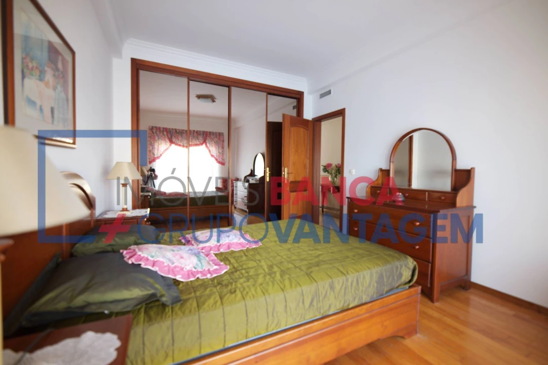 Moradia T4 para Venda em Sarilhos Grandes Foto 22