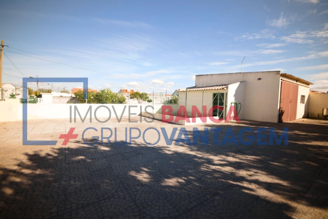 Moradia T4 para Venda em Sarilhos Grandes Foto 30