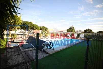 Moradia T4 para Venda em Sarilhos Grandes