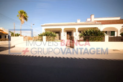 Moradia T4 para Venda em Sarilhos Grandes