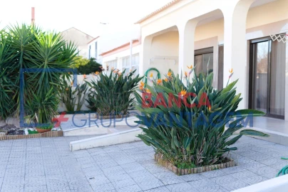 Moradia T4 para Venda em Sarilhos Grandes