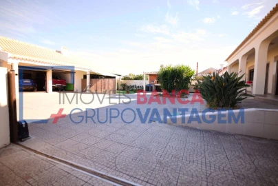 Moradia T4 para Venda em Sarilhos Grandes