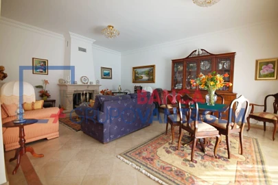 Moradia T4 para Venda em Sarilhos Grandes