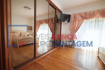 Moradia T4 para Venda em Sarilhos Grandes