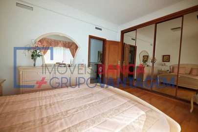 Moradia T4 para Venda em Sarilhos Grandes