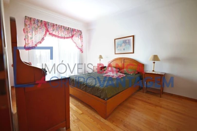 Moradia T4 para Venda em Sarilhos Grandes