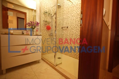 Moradia T4 para Venda em Sarilhos Grandes