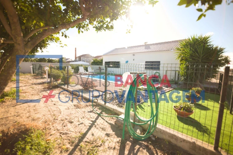 Moradia T4 para Venda em Sarilhos Grandes Foto 28