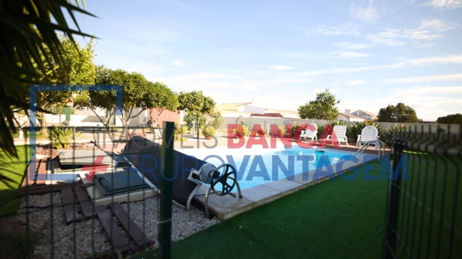 Moradia T4 para Venda em Sarilhos Grandes