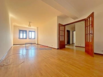 Apartamento T2 para Venda em Mafamude e Vilar do Paraíso