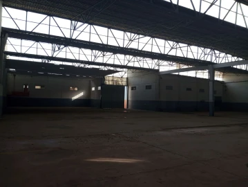 Armazém para Venda em Alcanena e Vila Moreira