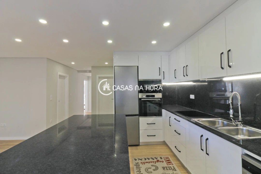 Apartamento T3 para Arrendamento em Cedofeita, Santo Ildefonso, Sé, Miragaia, São Nicolau e Vitória Foto 4