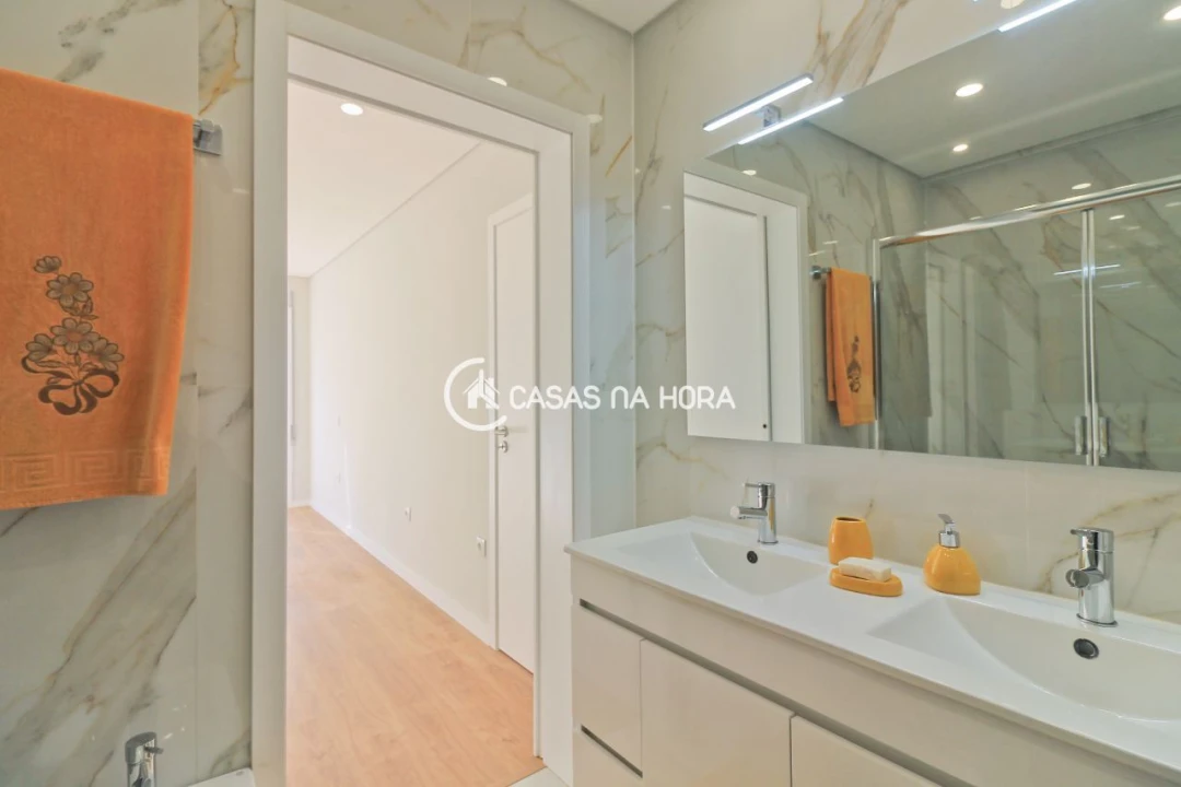 Apartamento T3 para Arrendamento em Cedofeita, Santo Ildefonso, Sé, Miragaia, São Nicolau e Vitória Foto 11