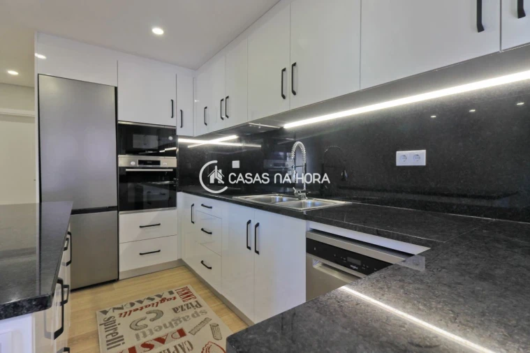 Apartamento T3 para Arrendamento em Cedofeita, Santo Ildefonso, Sé, Miragaia, São Nicolau e Vitória Foto 2