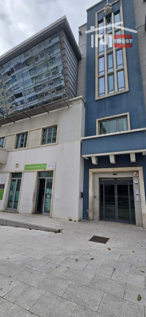 Armazém para Venda em Oeiras e São Julião da Barra, Paço de Arcos e Caxias