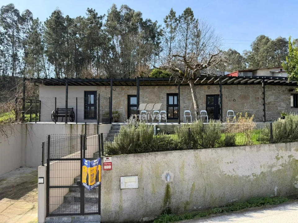 Moradia T3 para Venda em Sabariz Foto 1