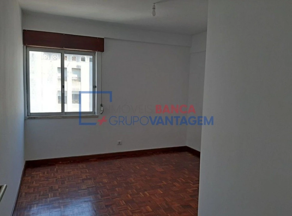 Apartamento T2 para Venda em Rio de Mouro Foto 4