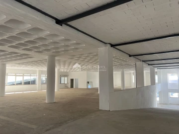 Armazém para Venda em Sacavém e Prior Velho