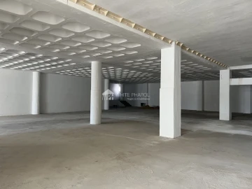 Armazém para Venda em Sacavém e Prior Velho