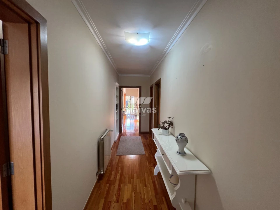 Moradia T4 para Venda em Sabariz Foto 12