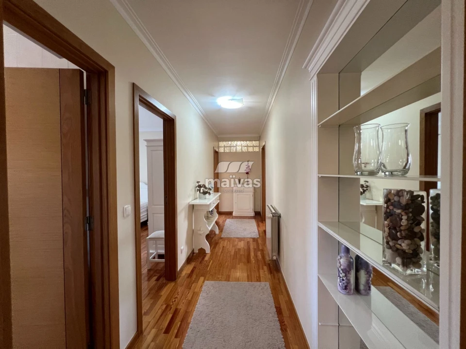 Moradia T4 para Venda em Sabariz Foto 13