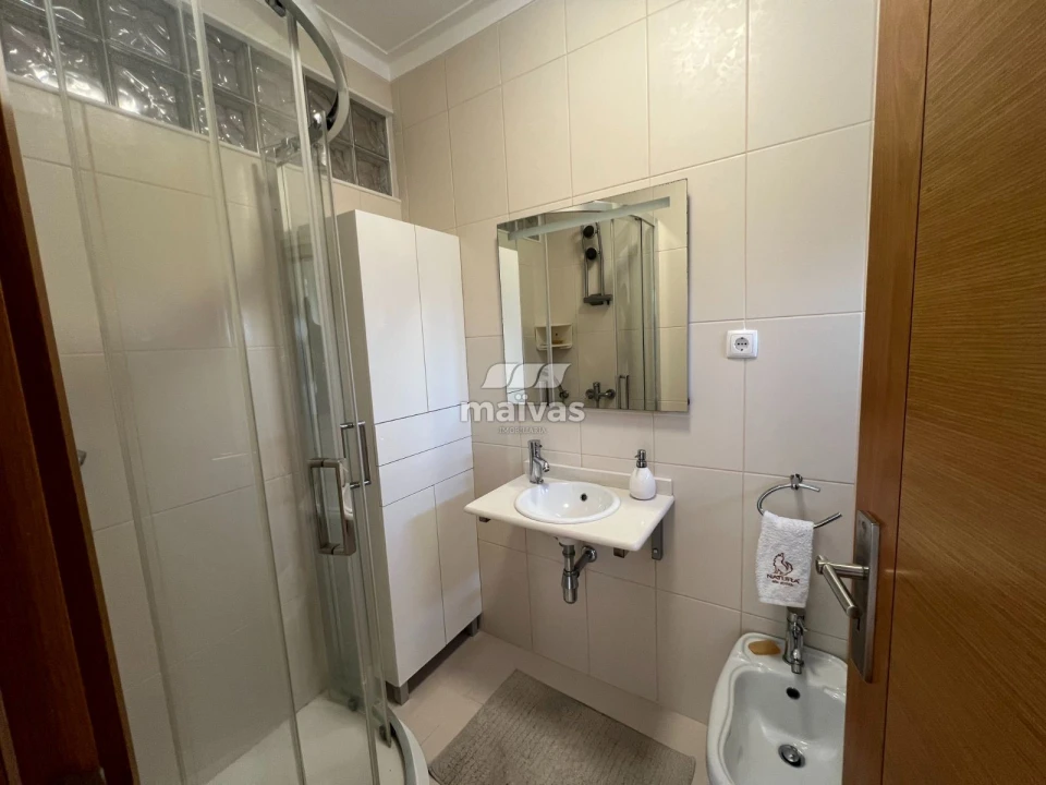 Moradia T4 para Venda em Sabariz Foto 24