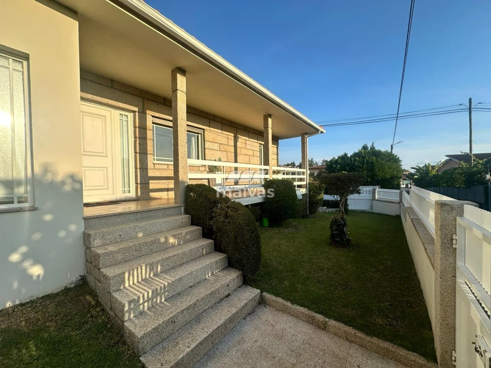 Moradia T4 para Venda em Sabariz Foto 1