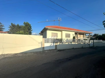 Moradia T4 para Venda em Sabariz