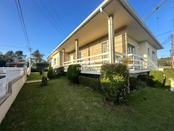 Moradia T4 para Venda em Sabariz