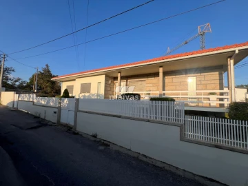 Moradia T4 para Venda em Sabariz