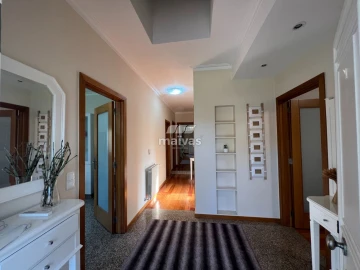 Moradia T4 para Venda em Sabariz