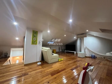 Moradia T4 para Venda em Sabariz