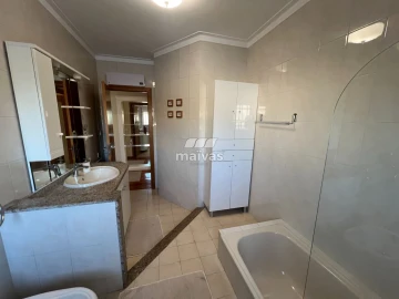 Moradia T4 para Venda em Sabariz