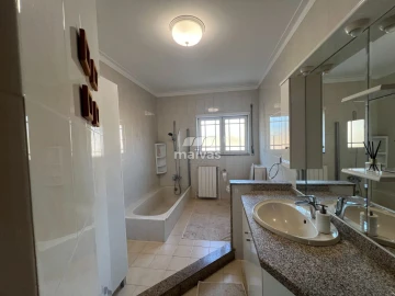 Moradia T4 para Venda em Sabariz