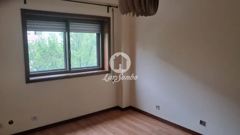 Apartamento T2 para Arrendamento em Paranhos