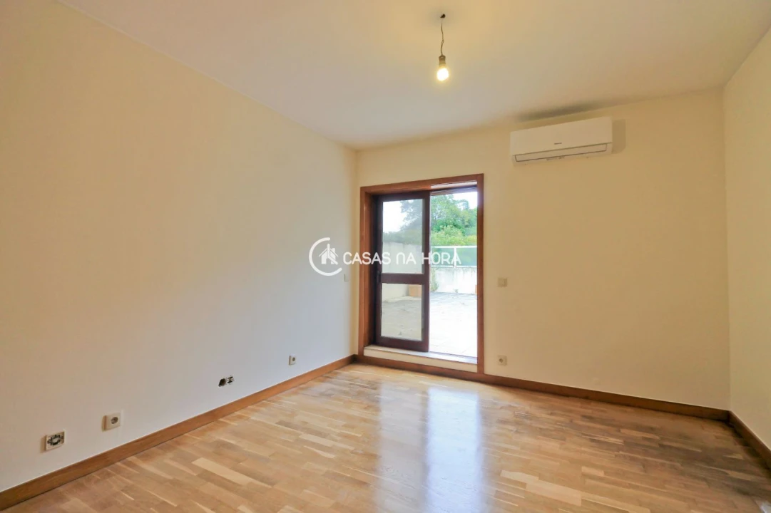 Apartamento T4 para Arrendamento em Ramalde Foto 23