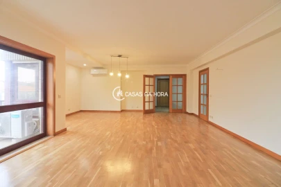 Apartamento T4 para Arrendamento em Ramalde