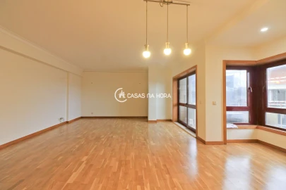 Apartamento T4 para Arrendamento em Ramalde