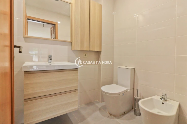 Apartamento T4 para Arrendamento em Ramalde Foto 20