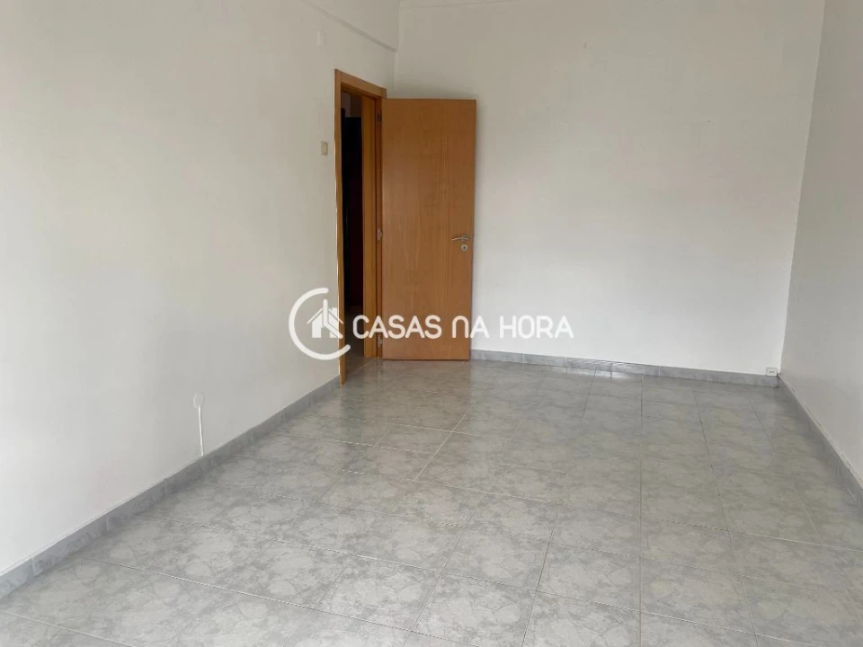 Apartamento T3 para Venda em Almada, Cova da Piedade, Pragal e Cacilhas Foto 10