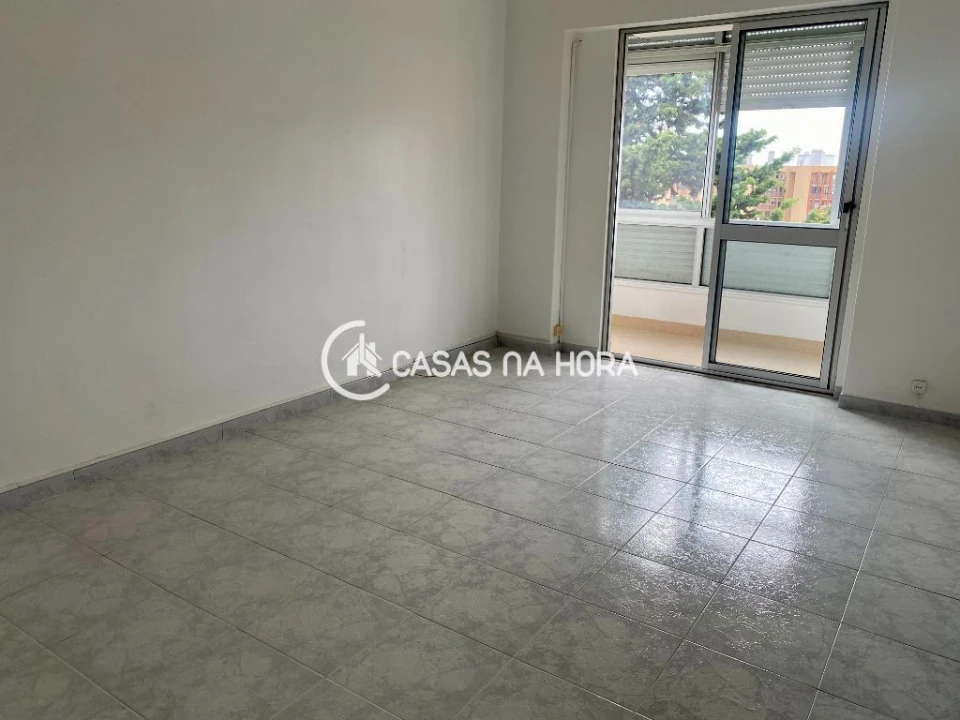 Apartamento T3 para Venda em Almada, Cova da Piedade, Pragal e Cacilhas Foto 3