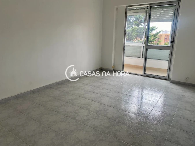 Apartamento T3 para Venda em Almada, Cova da Piedade, Pragal e Cacilhas Foto 3