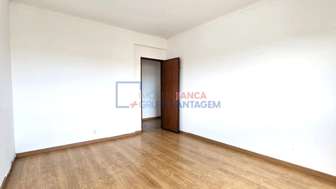 Apartamento T3 para Venda em Agualva e Mira-Sintra Foto 12