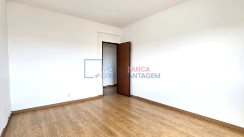 Apartamento T3 para Venda em Agualva e Mira-Sintra