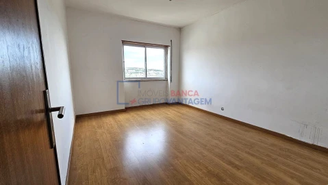 Apartamento T3 para Venda em Agualva e Mira-Sintra