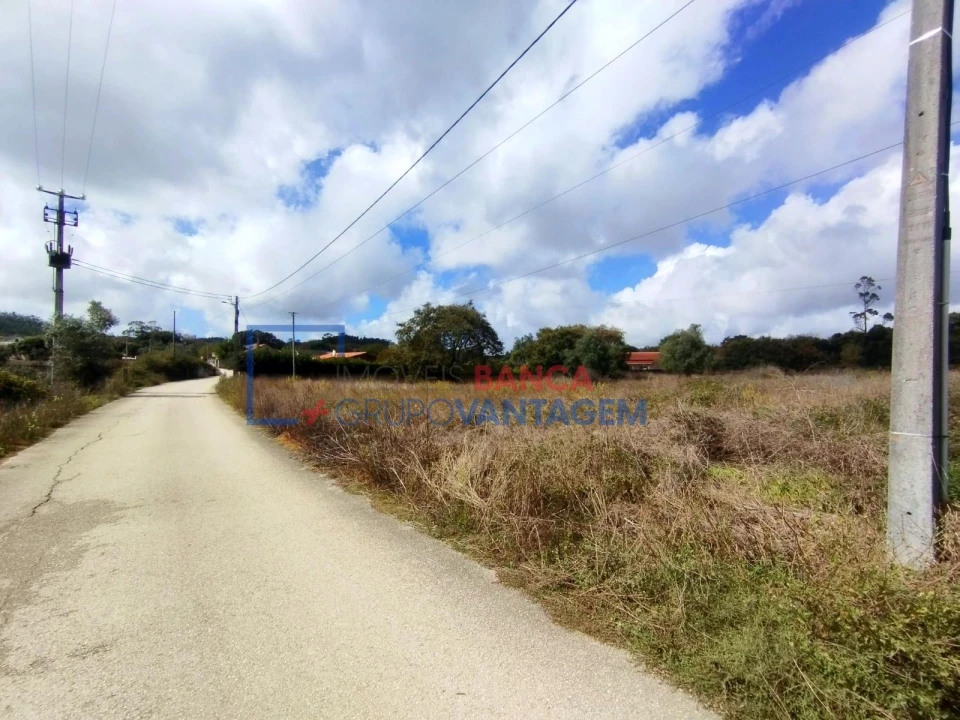 Terreno Comércio / Armazém para Venda em Turquel Foto 1