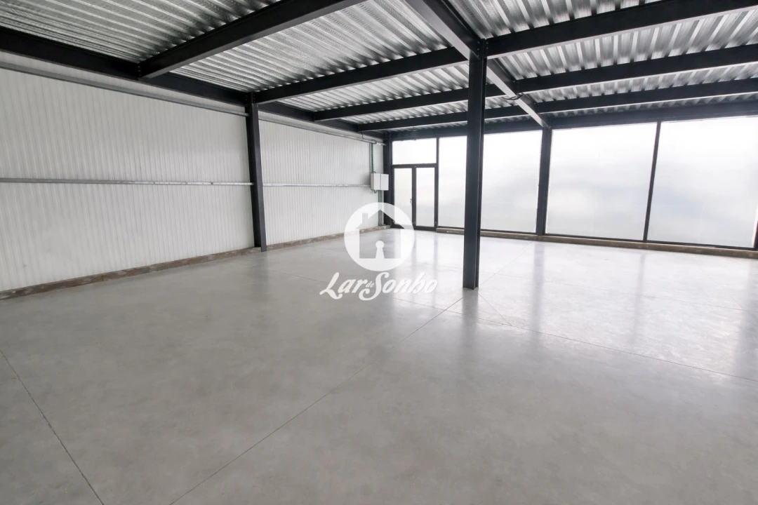 Loja para Arrendamento em Alheira e Igreja Nova Foto 3