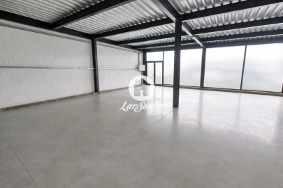 Loja para Arrendamento em Alheira e Igreja Nova