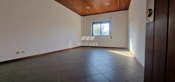 Escritório para Venda em Vila Verde e Barbudo