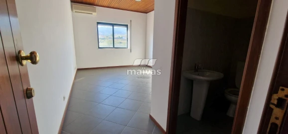 Escritório para Venda em Vila Verde e Barbudo